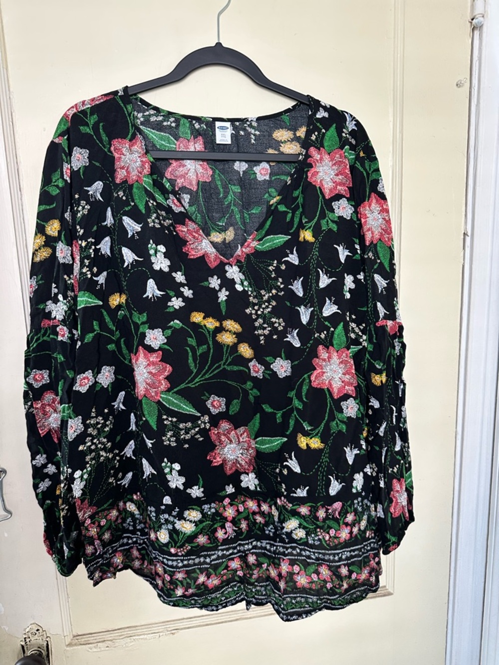 Old Navy XXL Black Floral V-Neck Long Sleeve Blouse